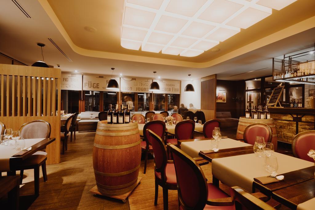 Hotel Figa Plewiska エクステリア 写真