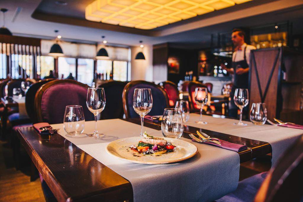 Hotel Figa Plewiska エクステリア 写真
